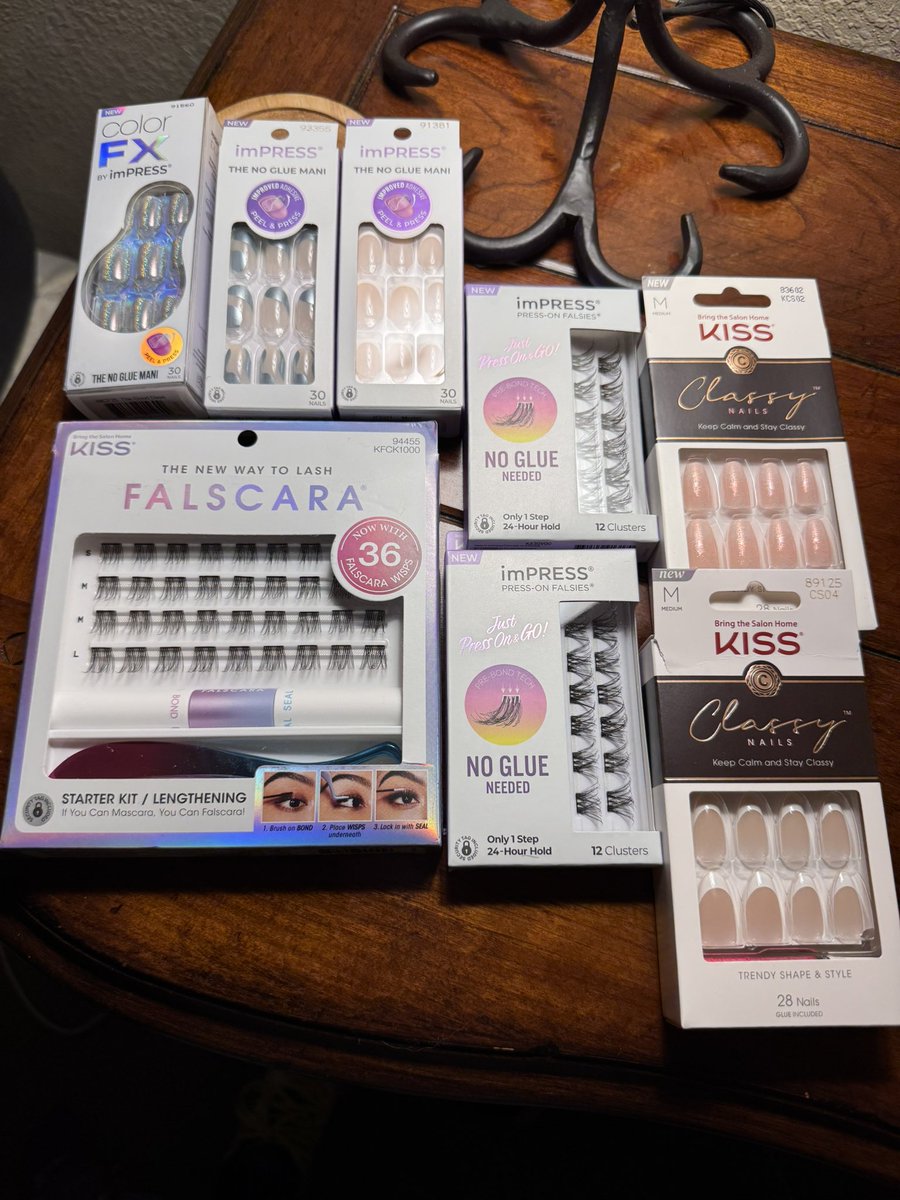 Peacefulplanet's tweet photo. @KissProducts THANK YOU for the awesome items today at the @dallascowboys game!! I’m already a huge fan of your nails but now I can try lashes as well 🩷 https://t.co/yAzPbIbde8