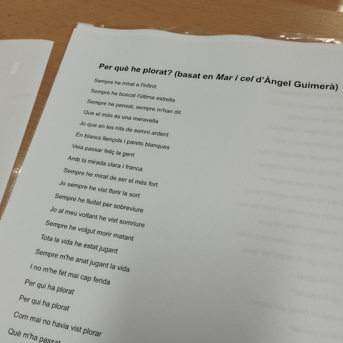 inslaplana's tweet photo. En motiu del centenari de la mort del dramaturg Àngel Guimerà, acostem un fragment de l'obra "Mar i cel" a l'alumnat de 2n d'ESO. A partir del fragment en què Blanca es pregunta per què ha plorat, l'alumnat posa en pràctica l'estratègia de fer inferències. #plalector https://t.co/i6ONFAuDTG