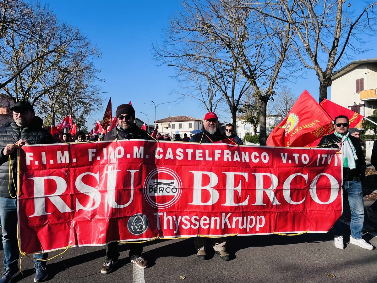 fiomnet's tweet photo. 🔴📣 CONTRO LA CRISI DEL SETTORE METALMECCANICO DEL TERRITORIO DI FERRARA
🚩🚩🚩 #scioperogenerale
Fim, #Fiom, Uilm manifestano a #Copparo per difendere l’industria, dalla Berco al Petrolchimico.
@Depalma_michele
@CgilFerrara https://t.co/HSbK7lP1KV