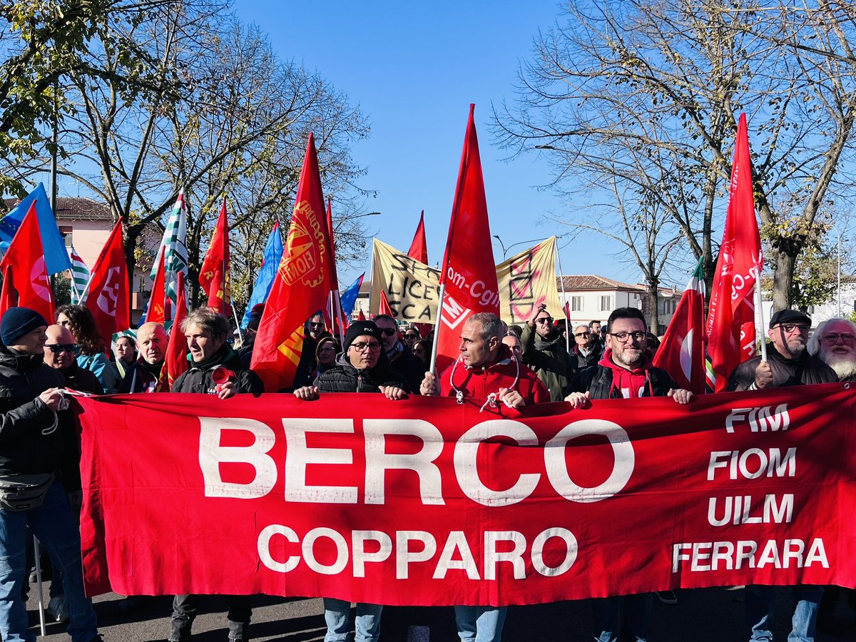 fiomnet's tweet photo. 🔴📣 CONTRO LA CRISI DEL SETTORE METALMECCANICO DEL TERRITORIO DI FERRARA
🚩🚩🚩 #scioperogenerale
Fim, #Fiom, Uilm manifestano a #Copparo per difendere l’industria, dalla Berco al Petrolchimico.
@Depalma_michele
@CgilFerrara https://t.co/HSbK7lP1KV