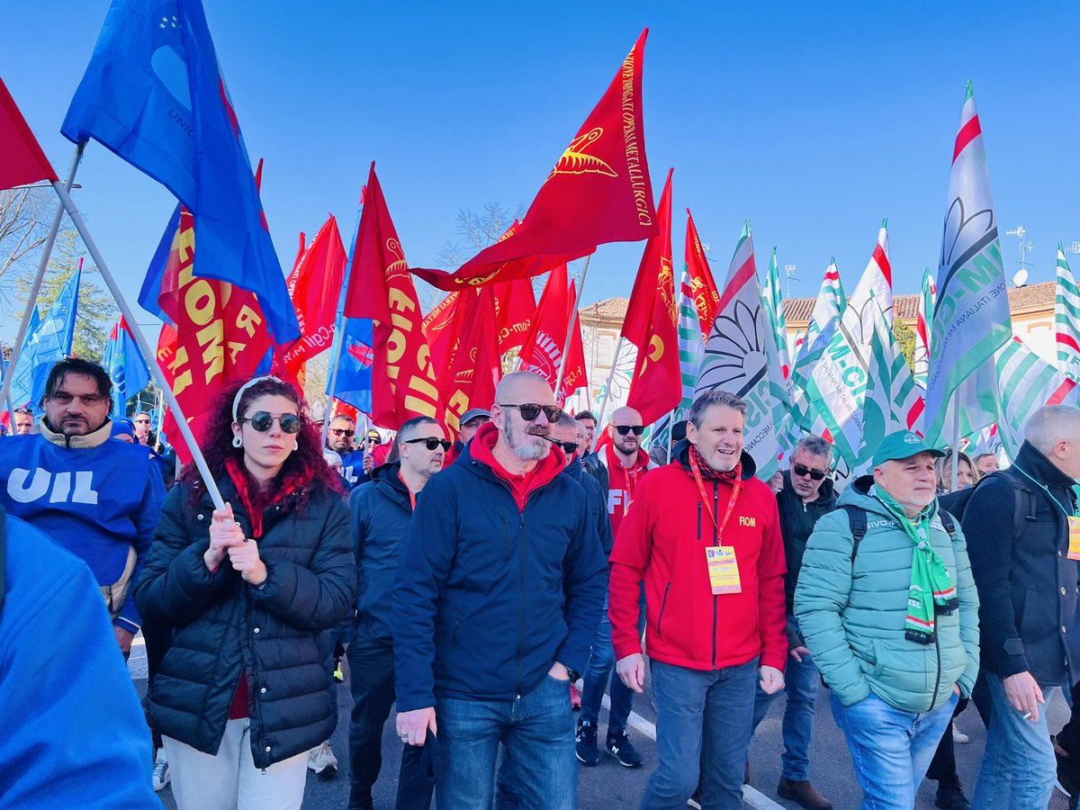fiomnet's tweet photo. 🔴📣 CONTRO LA CRISI DEL SETTORE METALMECCANICO DEL TERRITORIO DI FERRARA
🚩🚩🚩 #scioperogenerale
Fim, #Fiom, Uilm manifestano a #Copparo per difendere l’industria, dalla Berco al Petrolchimico.
@Depalma_michele
@CgilFerrara https://t.co/HSbK7lP1KV