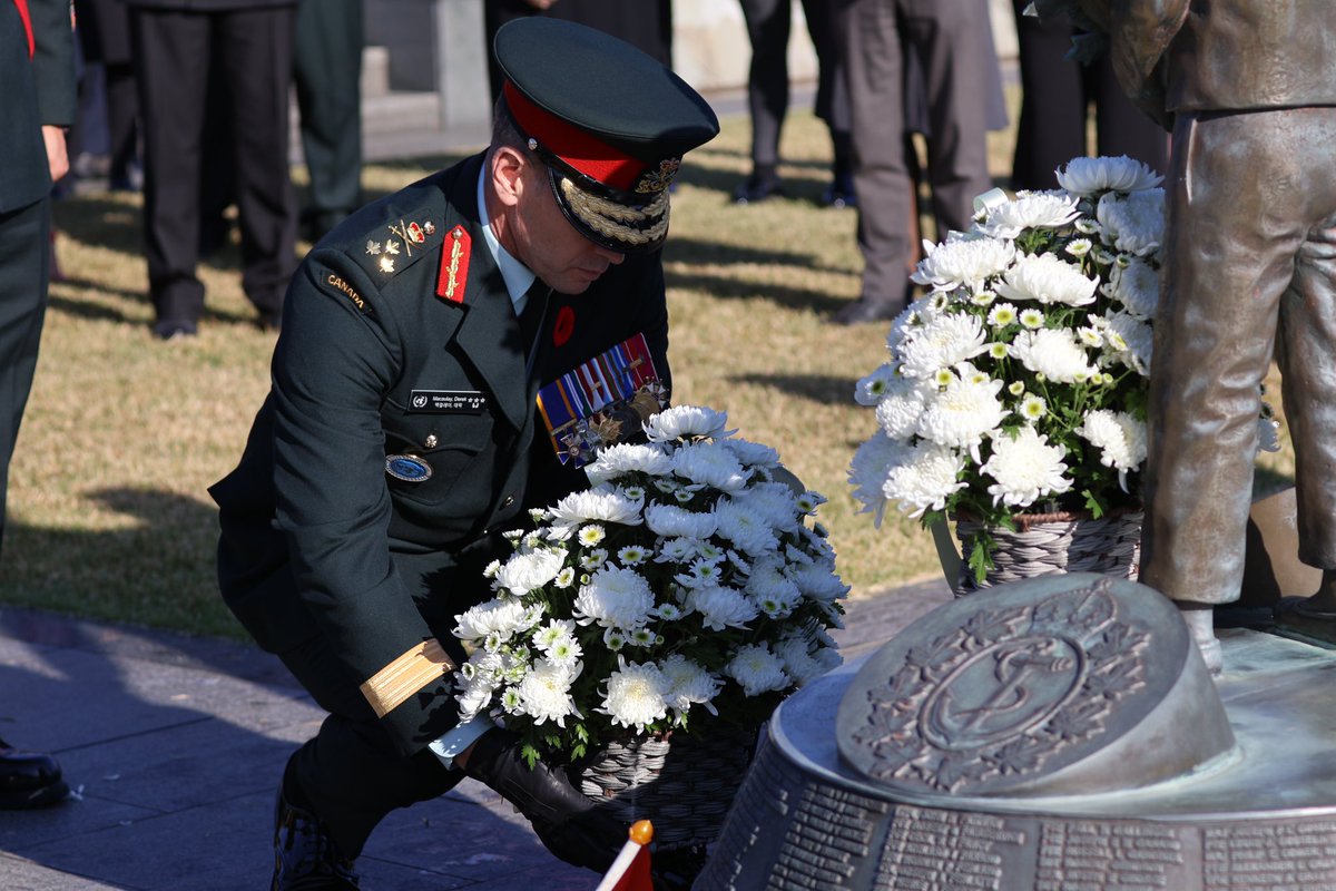 UN_Command_DCDR's tweet image. Proud to participate in today’s #RemembranceDay ceremony at the Canadian Memorial site in the UN Memorial Cemetery in Korea, joined by many of our dedicated Canadian service members. #LestWeForget