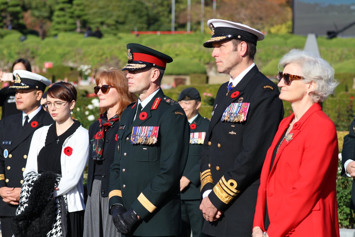 UN_Command_DCDR's tweet image. Proud to participate in today’s #RemembranceDay ceremony at the Canadian Memorial site in the UN Memorial Cemetery in Korea, joined by many of our dedicated Canadian service members. #LestWeForget