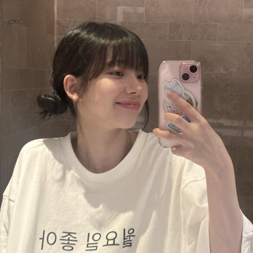 ujiminphoria's tweet image. KARINA BARE FACE IS SO CUTE😭
