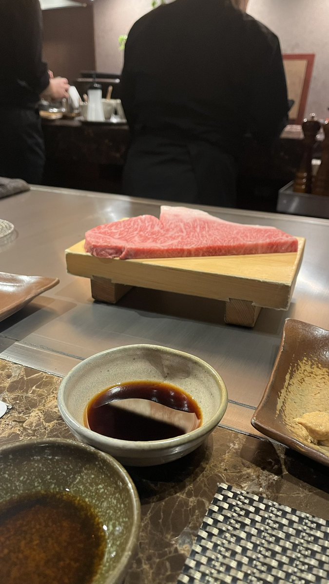 ebina336s's tweet photo. 今日で付き合って1年！お祝いにいいお店でご飯食べてきた  振り返ってここ数年でないくらい濃い1年だったな～ いつもありがとう⸜🌷︎⸝‍ https://t.co/F0GT7Guj1V