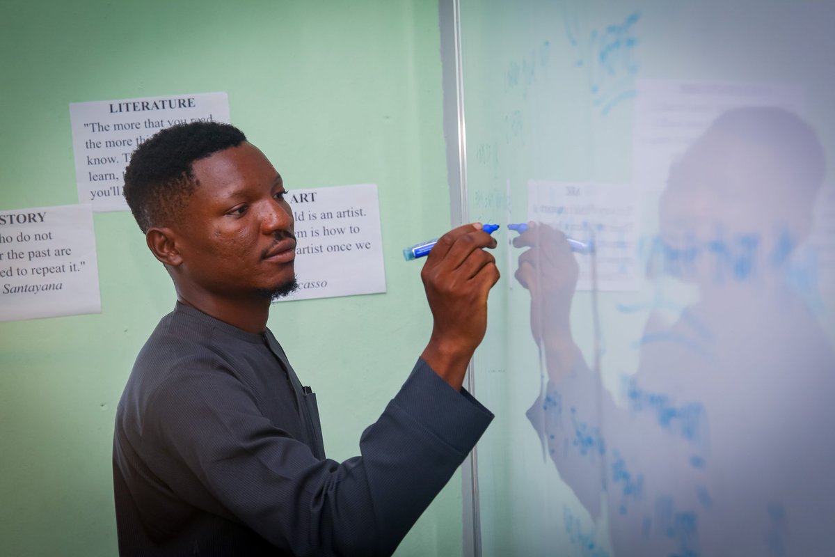 DESTINEDSTARS1's tweet photo. Words are powerful tools for self-discovery. Huge thanks to @manuel_sanni for inspiring our students to find their voice through creative writing. 

📷 Raj Photography
#BoostingSelfEsteem #expressyourself #artandinnovation #destinedstarsinitiative #sdg4 #sdg5 #sdg8 #sdg9 https://t.co/hfMeq0aczR