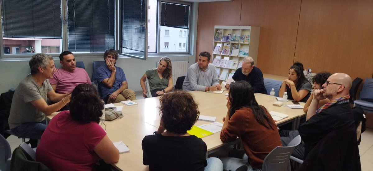 CEESPV's tweet photo. Talde handia lanean lanbide arteko II. Topaketan, Hezkuntza Sisteman Gizarte Hezkuntza artikulatuko duen esparru-dokumentu bat egitearen alde

Gran equipo trabajando en el II encuentro interprofesional elaborando un doc marco que articule la Educacion Social en el Sist. Educativo https://t.co/FSfX9Mkfwg