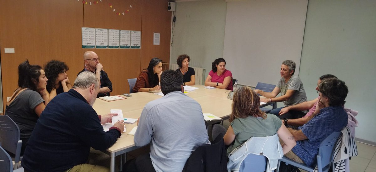 CEESPV's tweet photo. Talde handia lanean lanbide arteko II. Topaketan, Hezkuntza Sisteman Gizarte Hezkuntza artikulatuko duen esparru-dokumentu bat egitearen alde

Gran equipo trabajando en el II encuentro interprofesional elaborando un doc marco que articule la Educacion Social en el Sist. Educativo https://t.co/FSfX9Mkfwg