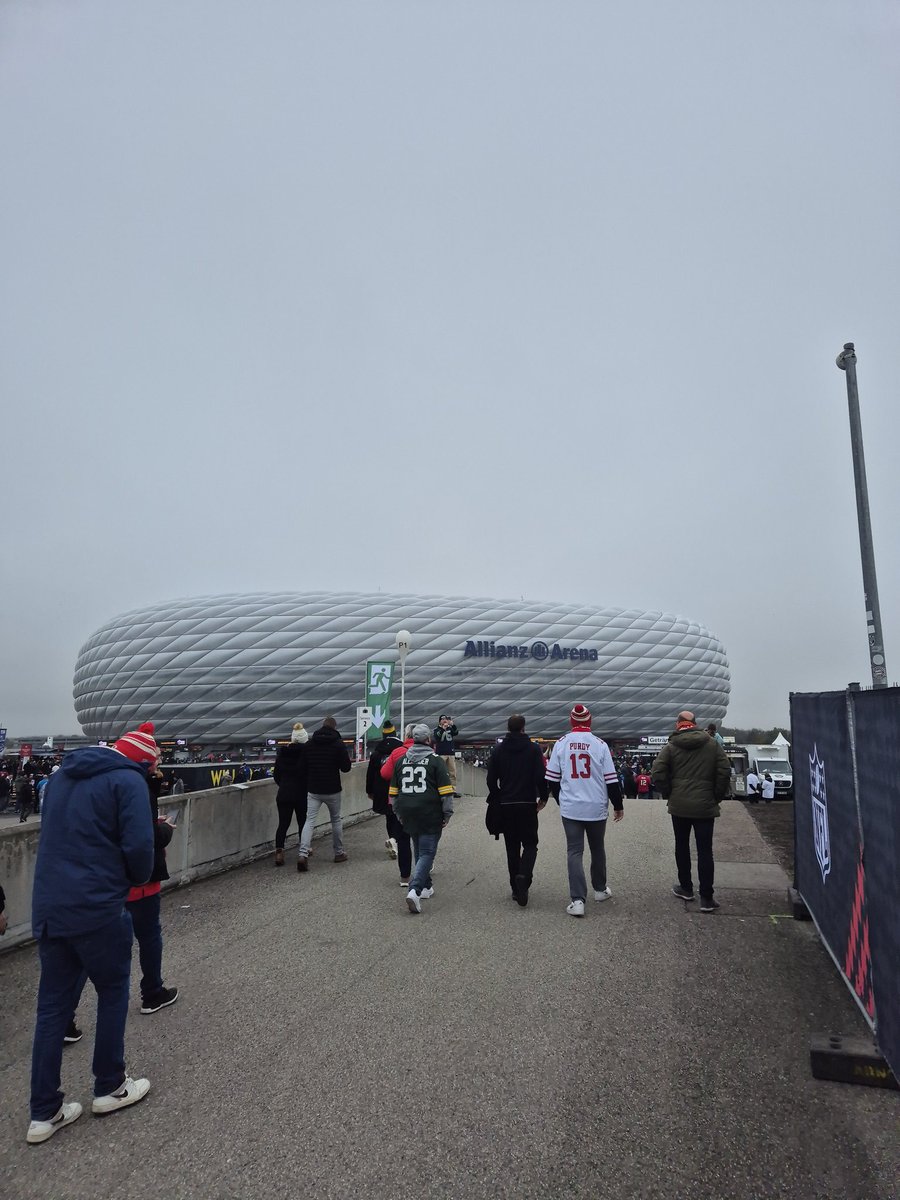 cornederuiter's tweet photo. Hoogtepunt van de trip @Panthers in München zien. 

🇺🇸 Carolina Panthers 20-17 New York Giants
🏆 NFL Season 
🏟 Allianz Arena
🙎‍♂️ 70.132 https://t.co/Q6j3Vqu0FY