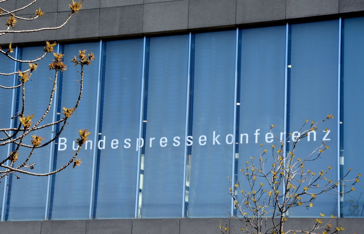 Sachverständigenrat Wirtschaft (@svr_wirtschaft) on Twitter photo Morgen 12.00 Uhr: Übergabe des Jahresgutachtens 2024/25 an @Bundeskanzler. Um 14.30 Uhr wird das Gutachten auf sachverstaendigenrat-wirtschaft.de/jahresgutachte… veröffentlicht + <a href="/SVR_Wirtschaft/">Sachverständigenrat Wirtschaft</a> stellt es in der Bundespressekonferenz vor
<a href="/GrimmVeronika/">Veronika Grimm</a> <a href="/umalmend/">Ulrike Malmendier</a> <a href="/MonikaSchnitzer/">Monika Schnitzer🇺🇦🇪🇺</a> <a href="/AchimTruger/">Achim Truger</a> <a href="/MartinWerding/">Martin Werding</a> Morgen 12.00 Uhr: Übergabe des Jahresgutachtens 2024/25 an @Bundeskanzler. Um 14.30 Uhr wird das Gutachten auf sachverstaendigenrat-wirtschaft.de/jahresgutachte… veröffentlicht + <a href="/SVR_Wirtschaft/">Sachverständigenrat Wirtschaft</a> stellt es in der Bundespressekonferenz vor
<a href="/GrimmVeronika/">Veronika Grimm</a> <a href="/umalmend/">Ulrike Malmendier</a> <a href="/MonikaSchnitzer/">Monika Schnitzer🇺🇦🇪🇺</a> <a href="/AchimTruger/">Achim Truger</a> <a href="/MartinWerding/">Martin Werding</a>