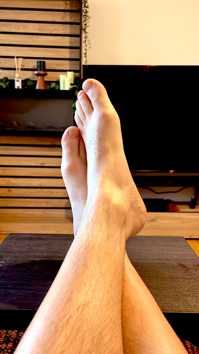 PersianCashDom's tweet photo. Meine Sub schläft noch, weil Ich mehrmals zum abspritzen und kommen gebracht habe! Jetzt normalweise erwarte ich morgens von einem Sklaven oder einer Sklavin meine Füße geleckt zu bekommen, während ich genüßlich mein Café trinke😌😈😏

Du willst Sie doch lecken? #Füße #FeetDom https://t.co/NGOmFP9UNN