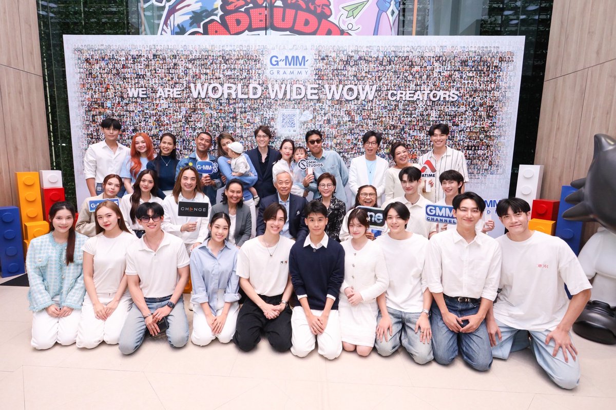 GMMTV's tweet photo. ขอนำภาพบรรยากาศ นักแสดง GMMTV  “ป๋อมแป๋ม-กอล์ฟ-ปาแปง-โชกุน-เชลซี-มายเม่-เอิร์น-ป๊อด-อั๋น-สุดยอด-แซมมี่-จูน-กีตาร์-ไตเติ้ล-โต๋“ ร่วมงานทำบุญครบรอบ 41 ปี GMM GRAMMY ณ บริเวณล็อบบี้ อาคารจีเอ็มเอ็ม แกรมมี่ เพลส 

#41ปีGMMGRAMMY #ALWAYSPLAYWITHYOU #WeAreWorldWideWowCreators 
#GMMTV
@gorfern @papangpt @Chokunz_jkz @ciinthesea @mmymeiii @earnpypp_ @plapodd @napat_un @yacht_patsit @sammysammauy @junewanwimol19 @g_supakornn_ @titlekplee @thor_thinnaphan