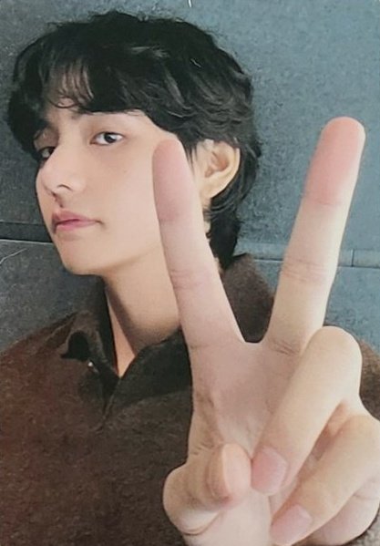 UMIDAIRLY's tweet photo. 200 replies 2K rts 

I vote for #V at #2024MAMAVOTE https://t.co/LpLUft9LVC