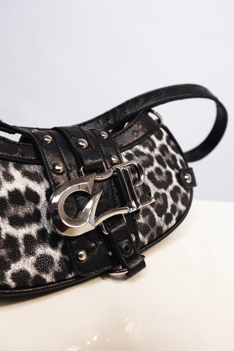 priscyluxe's tweet photo. INTRODUCING THE MALTESE LEOPARD BAG🐆🖤 https://t.co/VZGy0Kn6lG https://t.co/KnNRwDOzrP