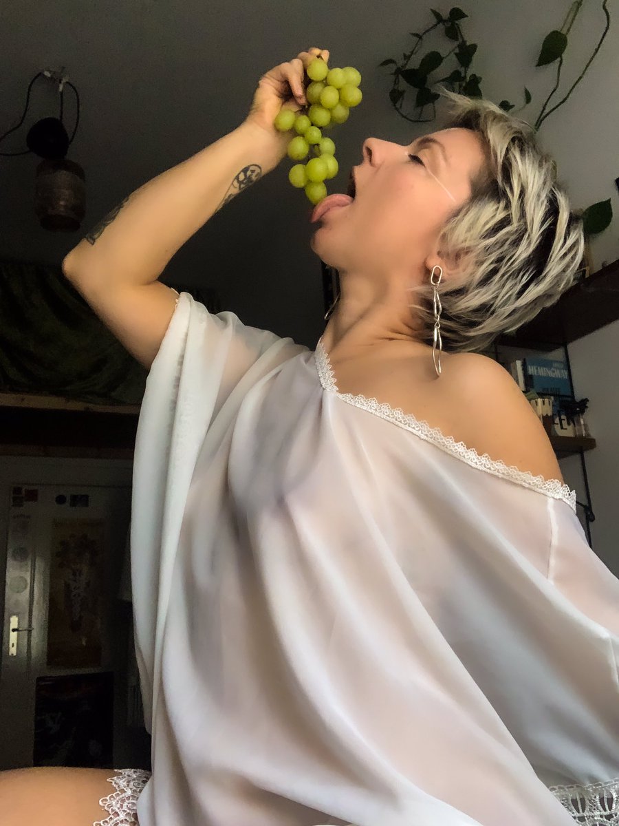 rikkerosamedea's tweet photo. Be like fruits! They always treat me like a goddess https://t.co/bfkdZOU5jK