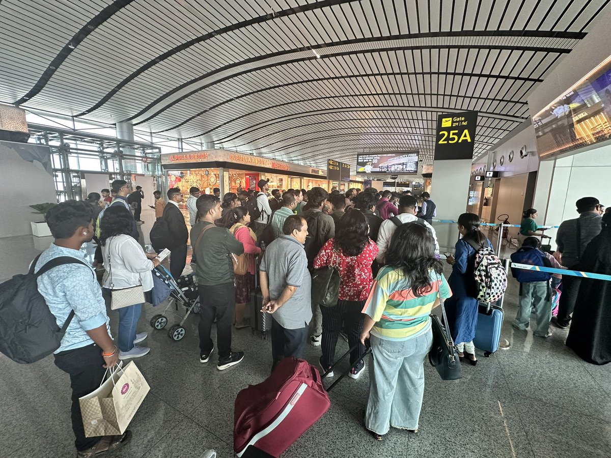 srushabhin's tweet photo. @IndiGo6E 6E 1483 HYD DXB.. the boarding sucks. 

Flight delayed by an hour.. no value for FastForward money spent.. not organised at all. 

Too bad management for an airline like @IndiGo6E https://t.co/0GZ626tEVb