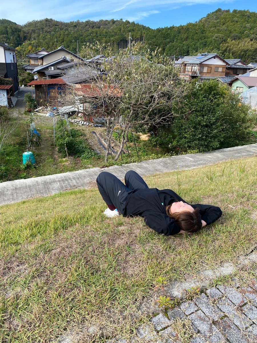 zaurus2019's tweet photo. こんばんは!
運動の秋が到来して、私たちの活動もやりやすい季節になりました…
次の本番は東海オープンです!
応援してくださる方に見て良かったと思っていただけるような素晴らしいショーをお届けできるように精一杯頑張ります!
#吉祥院ザウルス
#SETAM https://t.co/XfEzKljlBR