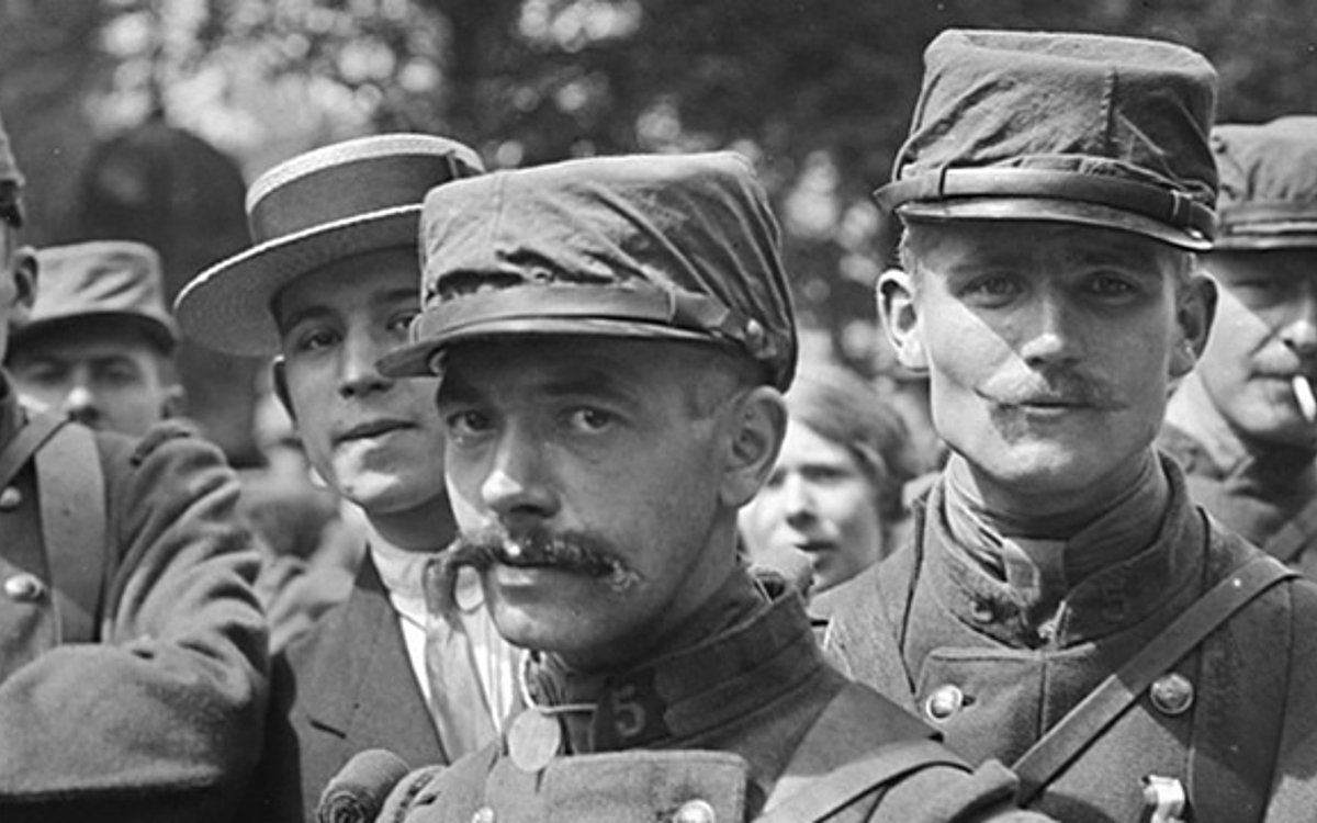 LaurentOzon's tweet image. La guerre moderne est un désastre. Les hommes sains, dévoués au groupe y meurent, tandis que les mal foutus et planqués hurlent leurs refoulements guerriers pour qu&apos;elle dure, que les rusés font des carrières et des bénéfices à l&apos;arrière. Je m&apos;en tiens là : un homme doit être…