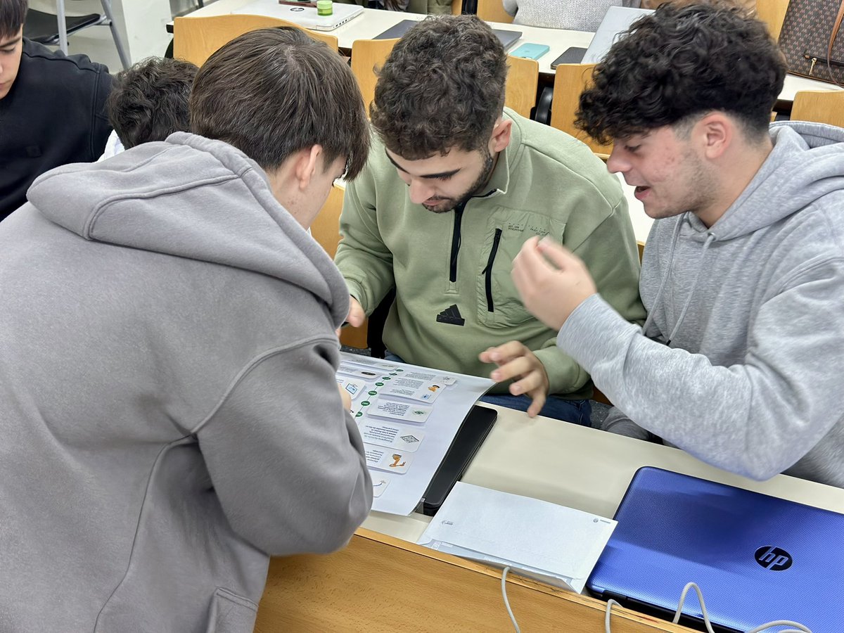 Albertogofe's tweet photo. En el marco de la #SemanadelaCiencia #SCTExtremadura2024, desde @NodoEducativo hemos impartido el taller “Conceptualización de la IA y sus posibilidades educativas”. El alumnado se ha introducido en fundamentos básicos de la IA, así como en su evolución histórica

@UExDivulga https://t.co/Tm2yPMKVPb