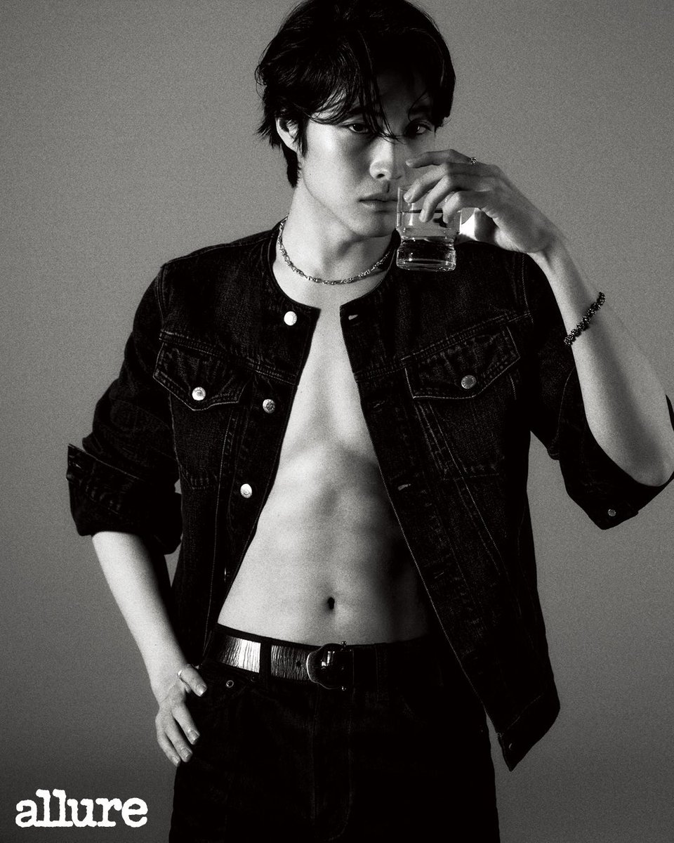 jongwonf's tweet image. I can be this:                          and also like this: