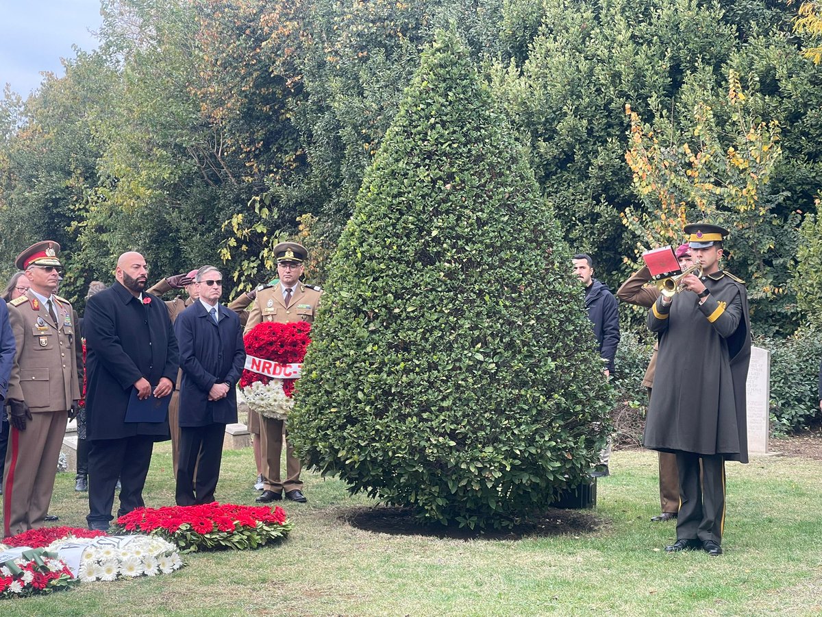 UKinTurkiye's tweet photo. +We marked the #ArmisticeDay on the 11th hour of the 11th day of the 11th month in Istanbul.

…In honourable memory of the sacrifices of those who gave their lives in service to their countries.

#LestWeForget https://t.co/HtdE0kd0GQ