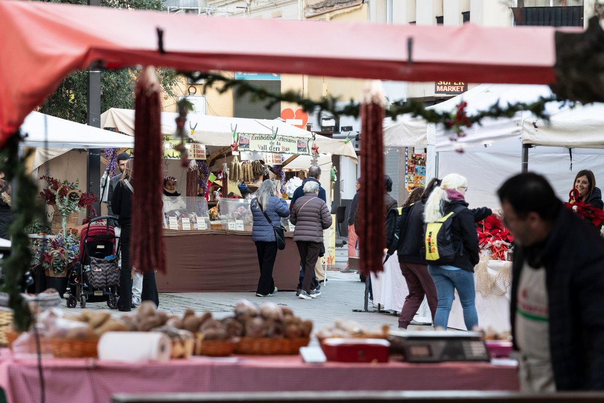 Recorda que aquesta és la ultima setmana per apuntar-se com a expositor a la Fira de Nadal

 Si estàs interessat, ho pots fer fins aquest diumenge 17/11 a : calella.cat/serveis-i-tram…