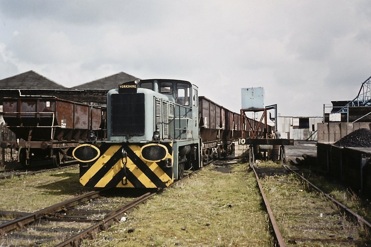 PJSRail's tweet photo. Just catching up; on final push to complete next rly book; my attached shots didnt make the cut, but I felt worthy to share. Book about our 150 yrs family rly story out in 2025 in line with @railway200 @RailwayMagazine @Marshrail @TheGrowlerGroup  #railwayfamily #BR #cl37 #cl47 https://t.co/WdCSl3klHJ