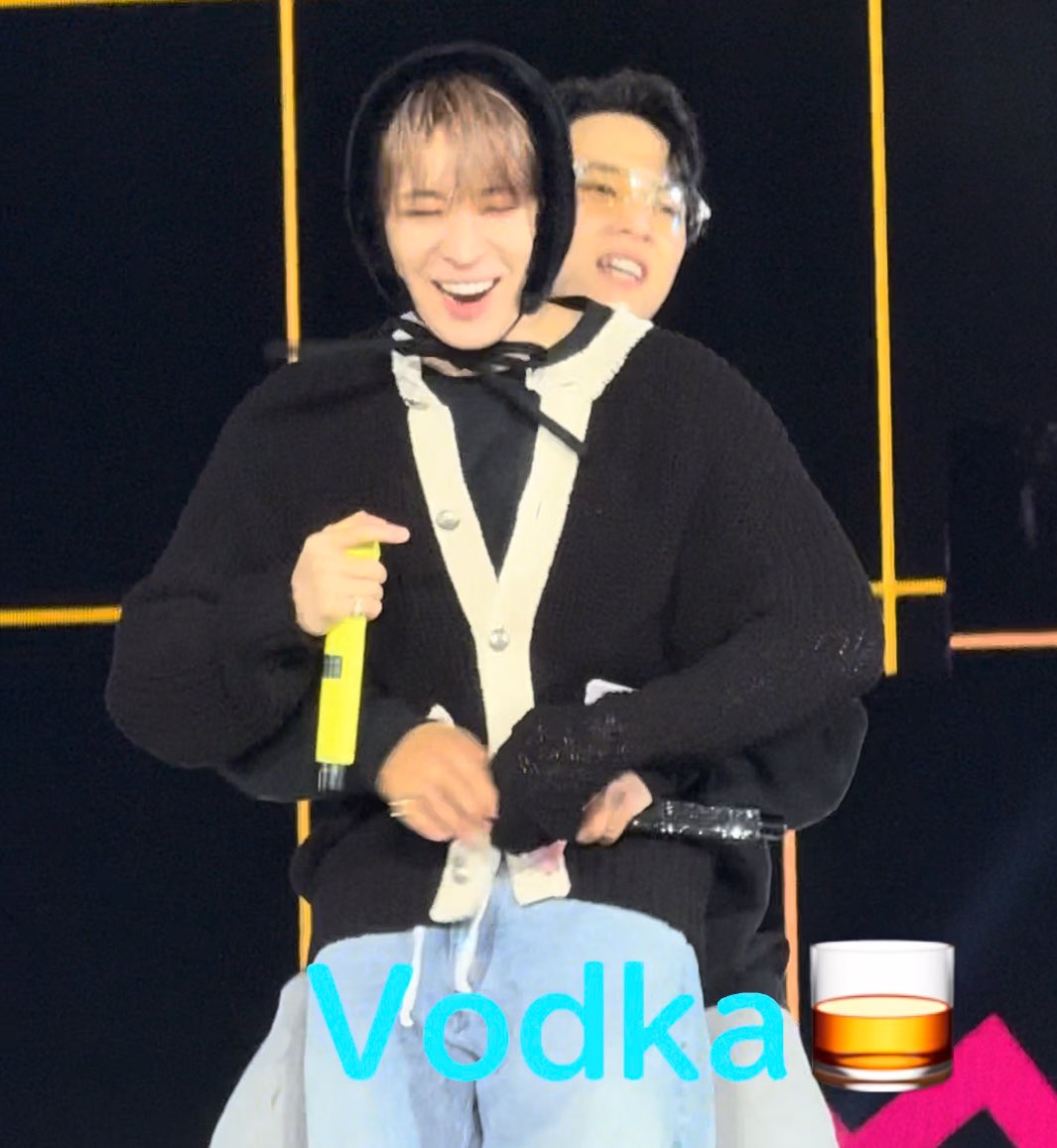 wonwooszone's tweet photo. 241110 svt right here in la d2 #원우 #WONWOO 

another angle to add to the hundreds of fancams there are of this moment 😆 https://t.co/P8iPc0paMW