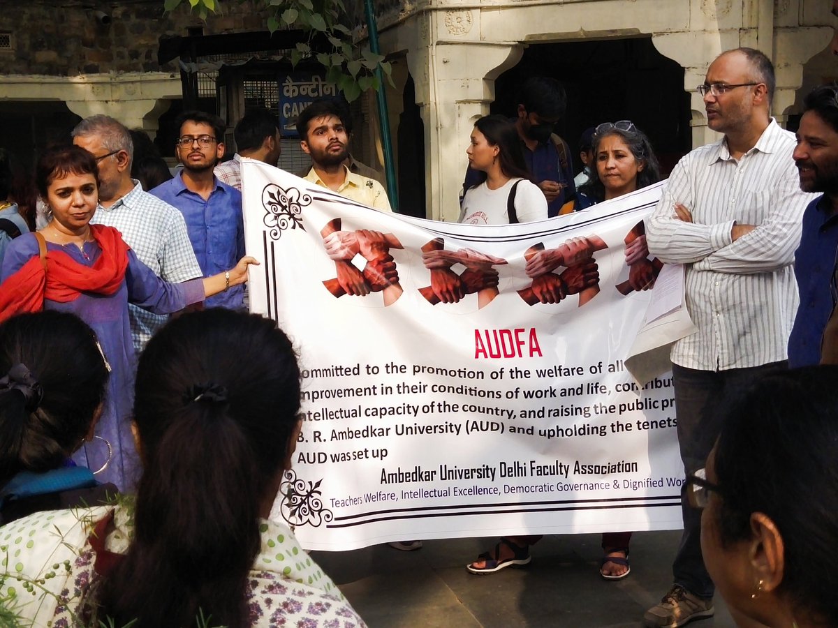 krantikari_yuva's tweet photo. AUD Faculty Association and Students' organisation held a massive protest Kashmere Gate Campus against the wrongful termination of Prof. Salil and Prof. Asmita.

KYS DEMANDS THEIR IMMEDIATE REINSTATEMENT!
AUD VC RESIGN!

@AtishiAAP @ArvindKejriwal @AamAadmiParty https://t.co/85fGbRmpBQ