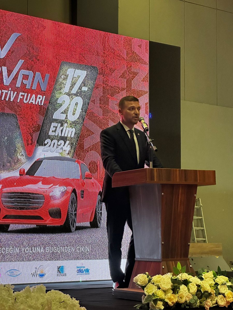 yildizdanyal's tweet photo. İnovasyon ve ar-genin en hızlı hayata geçirildiği sektör olan Otomotiv, kuşkusuz bütçesi, pazarı, etkileşimi ve oluşturduğu teknoloji gündemi ile dünyanın en etkin sektörü olarak hayatımızda yer almaya devam ediyor.

Uluslararası, ulusal veya yerel fark etmeksizin her alanda dikkatleri üstüne çeken otomobil ve otomotiv sektörüne, geçtiğimiz ay Van ilimiz ve Fuarın Organizasyonunda paydaş olarak Van Ticaret ve Sanayi Odamız, bölgenin en önemli fuarlarından biri olan “AutoVan” Otomotiv Fuarı’na ev sahipliği yaptı.

Hem Jautis, AutoClub ve Krytex Markalarımızı
hem TOBFED federasyonumuzu hem de Van TSO Otomotiv Grubumuz adına temsilen katılım sağladığım fuarımızda çok önemli kazanımlar elde ettik.

Yaklaşık 40.000 kişilik ziyaretçi rekoru ile önemini ortaya koyan fuarımızda, çok kıymetli konukları ağırlamak suretiyle hem önemli etkinlikler gerçekleştirdik hem de bir sonraki fuarın içeriği için taslak görüşmeler sağladık.

Vizyonu ve yeniliğe açık profili, gençlere olan destek ve mentörlüğü ile  VAN TSO @vantsokurumsal  Yönetim Kurulu Başkanımız Sn. @NecdetTakva  bu fuarın oluşması, yasal izinlerin alınması, fuar takvimine alınması, tanıtım ve medya desteği  konusunda  çok değerli katkılar sundu ve bu fuarın düzenlenmesi konusunda öncü rol aldı.

Fuarın açılışında yer alan TOBFED @tobfedorg  Başkanımız Sn. @bakirtasserkan  , Otomotivin hayatımızdaki yerini ve önemini konu alan konuşmaları, sektörün ihtiyaç duyduğu istihdam sorununu ve buna çözüm önerilerini dile getirmeleri, bir takım ziyaretler ve Van TSO ile ortak düzenlenecek olan TOBFED Akademi işbirliği protokolünün de lansmanın yapılması gibi çok kıymetli katkılar sundular.TOBFED Genel Sekreterimiz Sn. @HaleKuyucu   da tüm zerafeti ve bilgi birikimleri ile ziyaretler boyunca çok değerki katkılar sundular.

AutoClub (@AutoClubTR ) GM Sn. @turgutyuksekdag , fuarın açılışının yanı sıra işbirliği yaptığımız AutoClub Van istasyonu olan @jautiscar  mağazasının açılışını yapması,Kafa Radyo’da yer alan “Otomobil Adamlar” radyo programında fuara geniş yer ayırması, katılımcılar ile yüzyüze tanışma fırsatı sunması ve etkinlikte yer alan Panel konuşmacısı olmasıyla AutoVan fuarına çok değerli katkılar sundular. 

@TEHAD_TR  Başkanı ve Otomotiv Gazetecisi Sn. @Berkan_Bayram  , Turgut Yüksekdağ ile beraber fuarda düzenlediğimiz Panel’de günümüzün trend otomobil karşılaştırması olan “Geleneksel Otomobil ve Otomobilde Şimdinin Teknolojisi: Elektrik” başlığında Elektrikli ve Hibrit araçların günümüzde geldiği noktalara dikkat çekerek çok önemli katkı sundular.

Fuar boyunca programlara eşlik eden, Panel’de moderatörlük yapan ve ziyaretçiler ile yüzyüze tanışma fırsatı sunan Otomotiv Medyası’nın moda yüzü @pelinerbill  de fuarımıza çok değerli katkılar sundular.

@atlantikfuar  ’ın düzenlediği ve Van TSO olarak içerik paydaşı olduğumuz fuarımıza iştirak ederek değerli katkılar sunan tüm konuklara,katılımcı firmalara ve ziyaretçilere çok teşekkür ederiz.

#autovan
#otomobilfuarı
#tobfed
#vantso
#jautis
#autoclub
#tehad