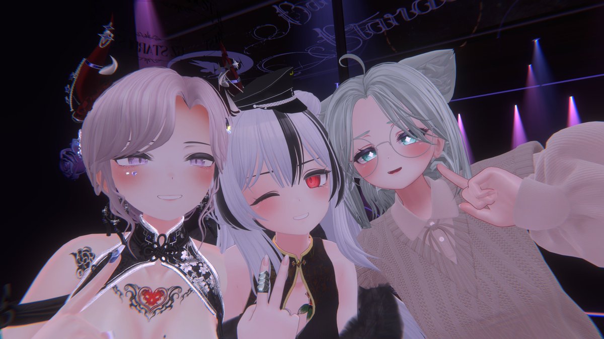 rivavas's tweet photo. 10/30 スタダ2周年おめでとうございました✨これからも応援しております
写真が皆でわちゃわちゃ撮った2枚とスクワットくらりすさんしかない #STARDUSTSERENADE #GZSTARDUST https://t.co/EtYrMvzgI8