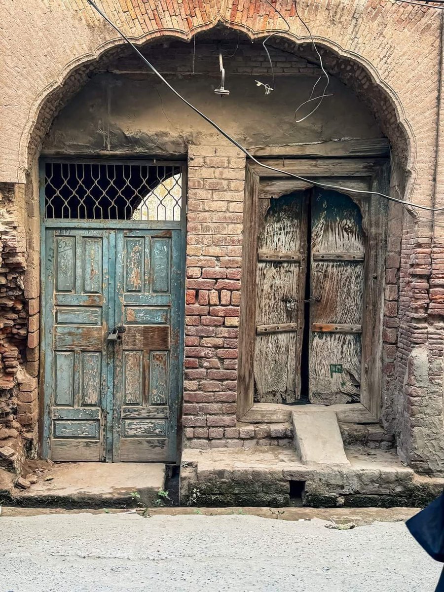 hali_uzzi's tweet photo. آپ زندگی میں کبھی نہ کبھی وہ دروازے بھی بند دیکھیں گے، جو کبھی صرف آپ کے قدموں کی آہٹ سے کھل جاتے تھے

#haliuzzi 
#Tabi https://t.co/AFn2gx5Nwk