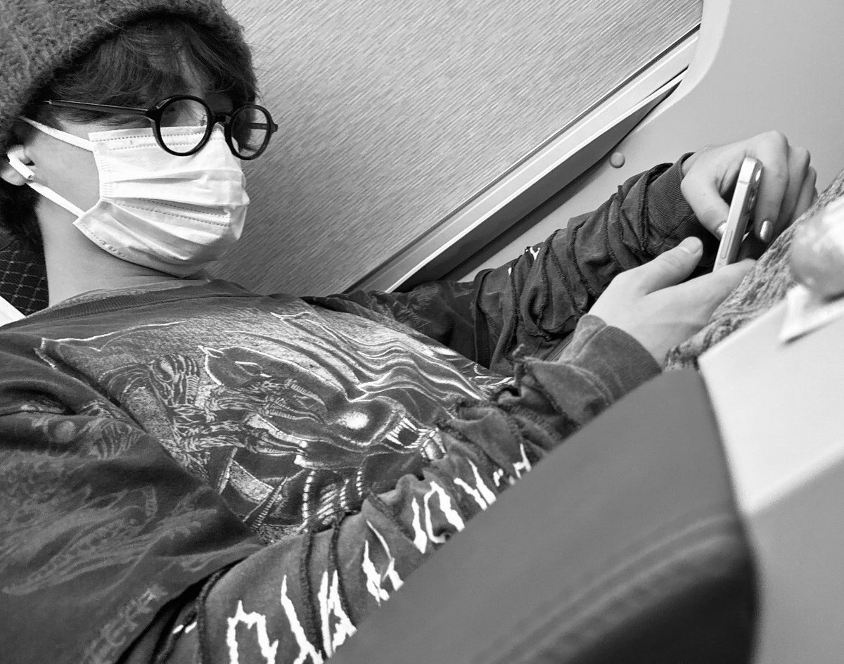 kp_official0523's tweet photo. インスタストーリー
片方だけでは不公平なので
こちらも実はこっそり。

#おふかい
#隠し撮りダメゼッタイ https://t.co/TvukVfDwAc