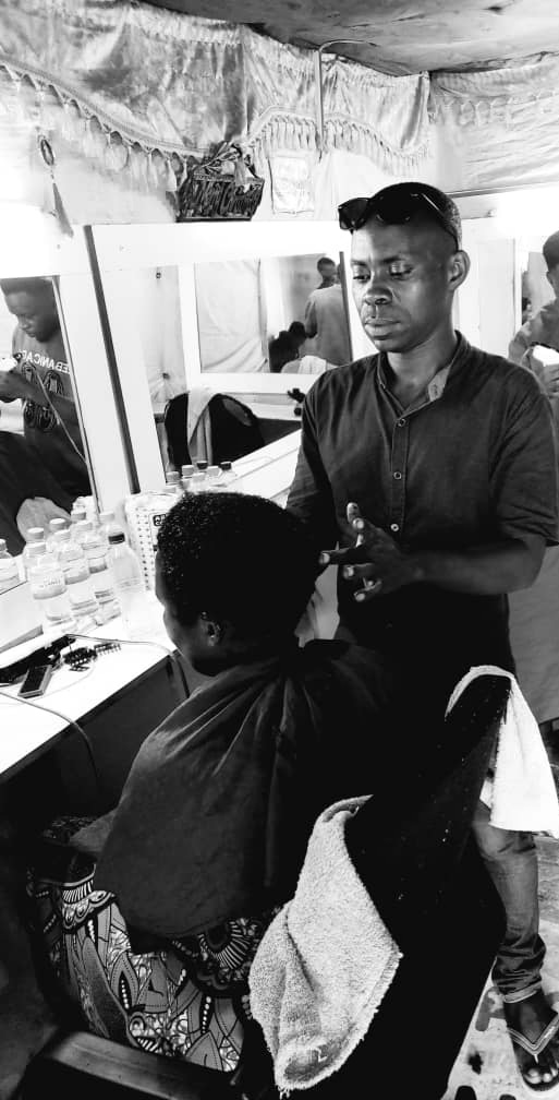 Imboniyimpinduka NDAYAMBAJE Jean Bosco (0738868329),
Nyuma yo gufashwa na <a href="/KicukiroDistr/">Kicukiro District</a> gutangira umushinga we wo kogosha, akorana umuhati akazi ke.
Akorera mu Murenge wa Gahanga

Akomeje kwiteza imbere 

Ashima cyane ubufasha yahawe kandi yiyemeje kutazasubira inyuma