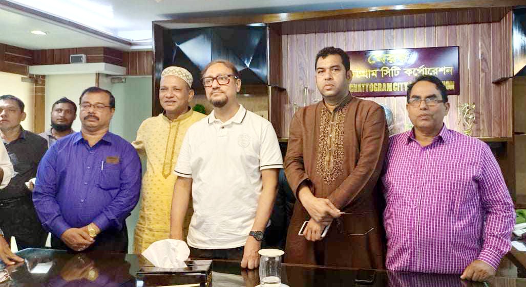 নগরীর হাজারী গলির উত্তেজনা নিরসনে চসিক মেয়র ডা. শাহাদাত হোসেন