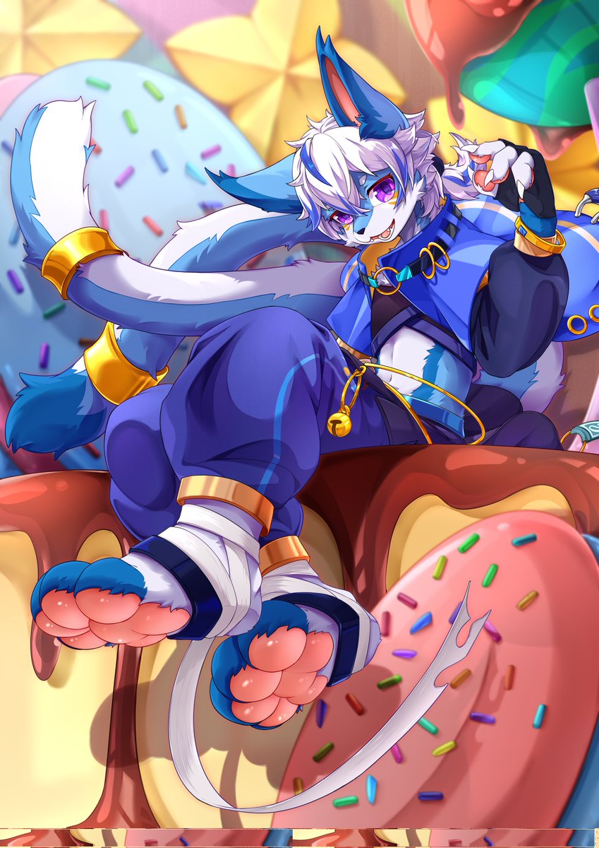 a cat on a cake
🎨: <a href="/Lorne1022/">泷Lorne</a>