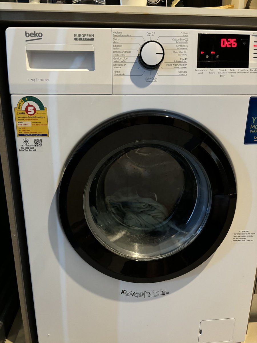 Bangkok’ta onlarca beyaz eşya markasının içinde lüks condoda #beko #arçelik markasını görmek🙏🏻. Tebrikler #kocholding ruhun şad olsun #vehbikoç.
#rama9 #bangkok