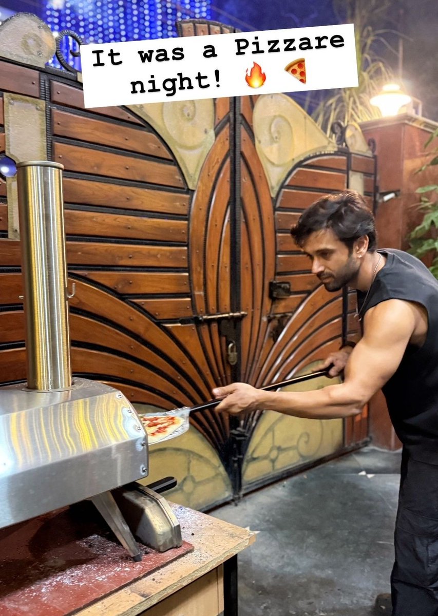 bombaytimes's tweet photo. A wood-fired pizza and great company — @PulkitSamrat's recipe for a perfect Sunday night! 🔥🍕 #SquadGoals 

#PulkitSamrat #Foodies #SundayNight #PizzaLovers #PizzaFromScratch #KritiKharbanda #Delhi #FamJam #Family https://t.co/tI3139xFnC