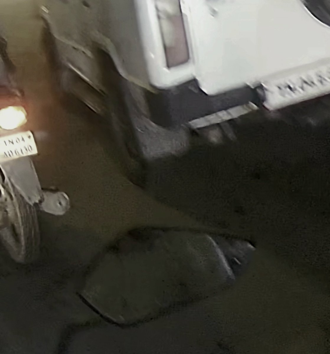 Archangel1217's tweet photo. Xlog 15
Red Signal skipping at Kasimedu intersection
Date : 6/11/2024
Location : https://t.co/19hz0ye7Uw
TATA SUMO - TN04E6637
TVS JUPITER - TN04AU5565
HERO SHINE - TN04AD6130
@ChennaiTraffic
#roadraja
#drivesafe https://t.co/humAUpwp2q