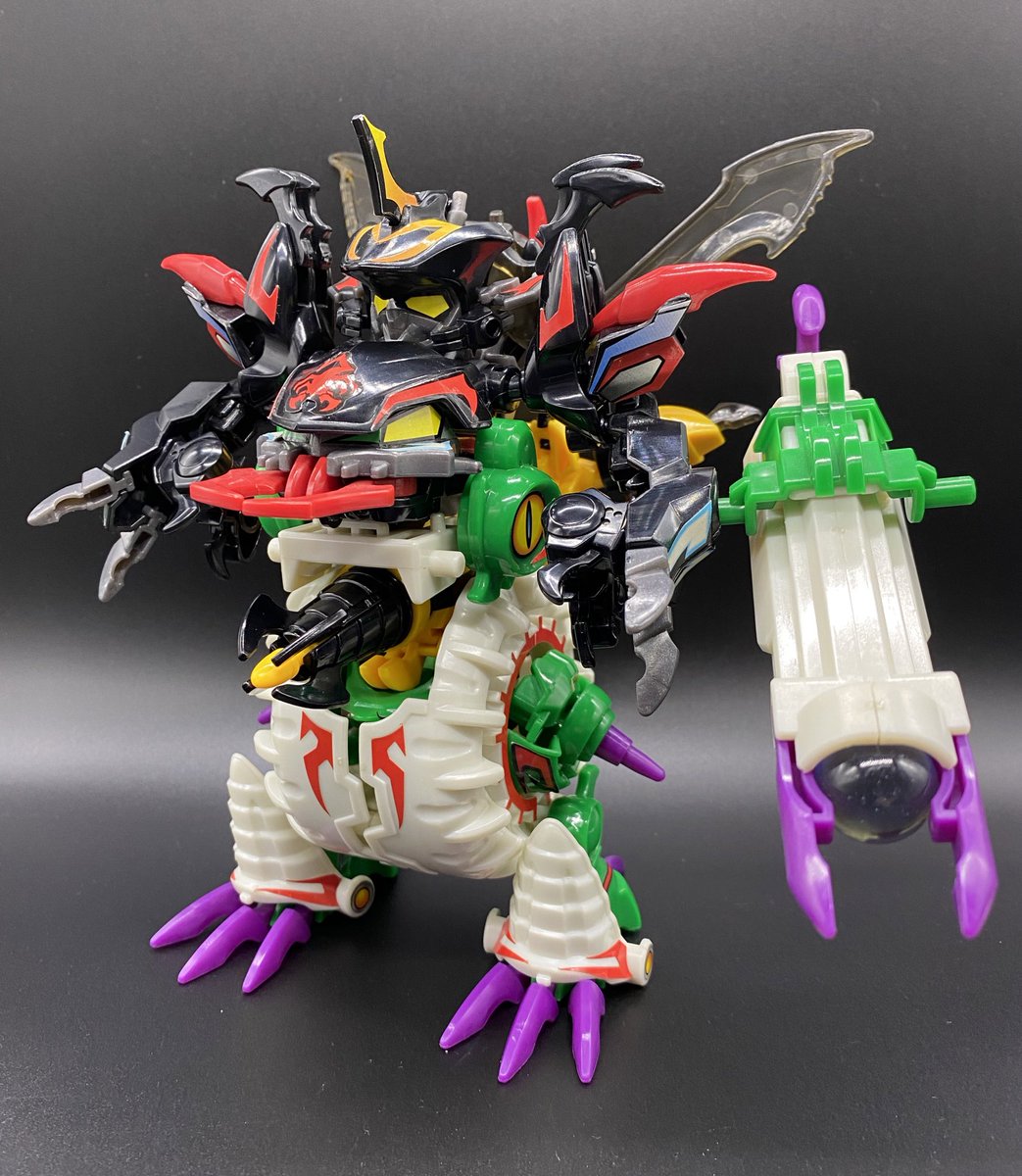 ビーダキャリバーのライバル？デビルトライデント。敵側のビーダ