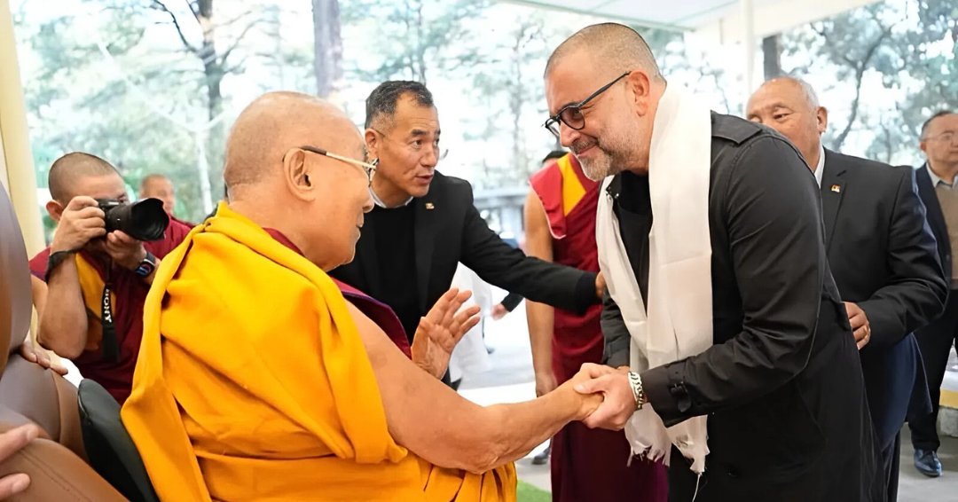 Sydney Film Festival (@sydfilmfest) on Twitter photo 🤩 An unforgettable moment as #SydFilmFest Board Chair Darren Dale meets the Dalai Lama during <a href="/DIFFindia/">Dharamshala Intl Film Fest</a>
This inspiring encounter was made possible by an exciting partnership with DIFF, celebrating the rich cinematic traditions of Australia & India 🇦🇺🇮🇳 🤩 An unforgettable moment as #SydFilmFest Board Chair Darren Dale meets the Dalai Lama during <a href="/DIFFindia/">Dharamshala Intl Film Fest</a>
This inspiring encounter was made possible by an exciting partnership with DIFF, celebrating the rich cinematic traditions of Australia & India 🇦🇺🇮🇳