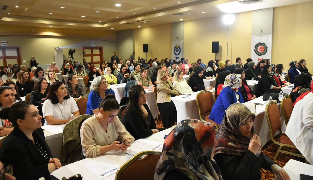 ARSLAN: “EV İŞÇİLERİNİN SOSYAL GÜVENLİK HAKLARI İÇİN MÜCADELEMİZİ SÜRDÜRÜYORUZ”

HAK-İŞ Konfederasyonu ve HİZMET-İŞ Sendikası Genel Başkanımız Mahmut Arslan, 10 Kasım 2024 tarihinde, Genel Merkez Kadın Komitemiz tarafından ikincisi düzenlenen ‘Ev Hizmetlerinde Çalışanların