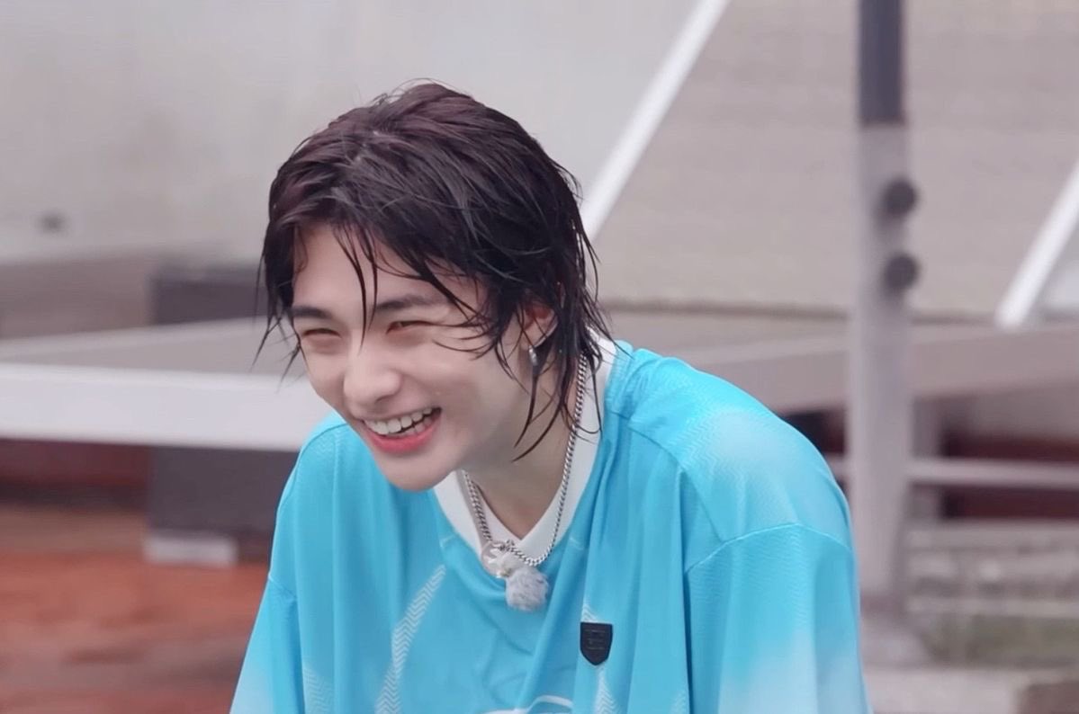 revehwangs's tweet image. he's silly and squishy 😞