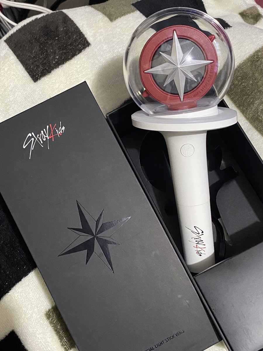 gerceecartsz's tweet photo. wts lfb skz ph

hi ! i’m selling my nachimbong v2 for ₱2,000 only! this is good as new kasi nakadisplay lang naman. feel free to send me a dm if you want a closer look sa lightstick. 

— mop: gcash, maya, or bank transfer
— mod: jnt/lbc
— payo / 3 days 

#. straykids lightstick https://t.co/pNKW9JzR3C