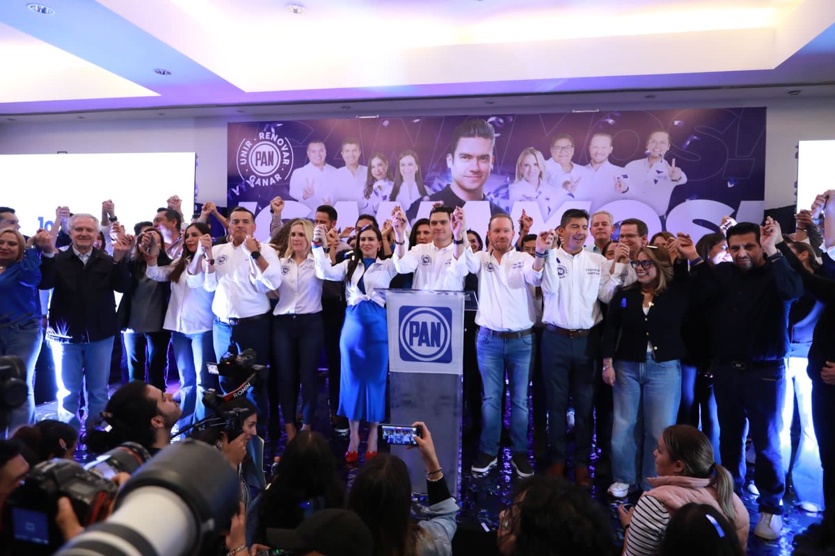 MichelGonzalezM's tweet photo. Como panistas tenemos dos
responsabilidade, tal como lo decía Carlos Castillo Peraza: una es cuidar al partido y la otra es cuidar al país y tenemos que cuidar al partido porque es instrumento que elegimos para cuidar al país.

Gracias por su confianza, no te vamos a fallar. https://t.co/eF3Gjg55kP