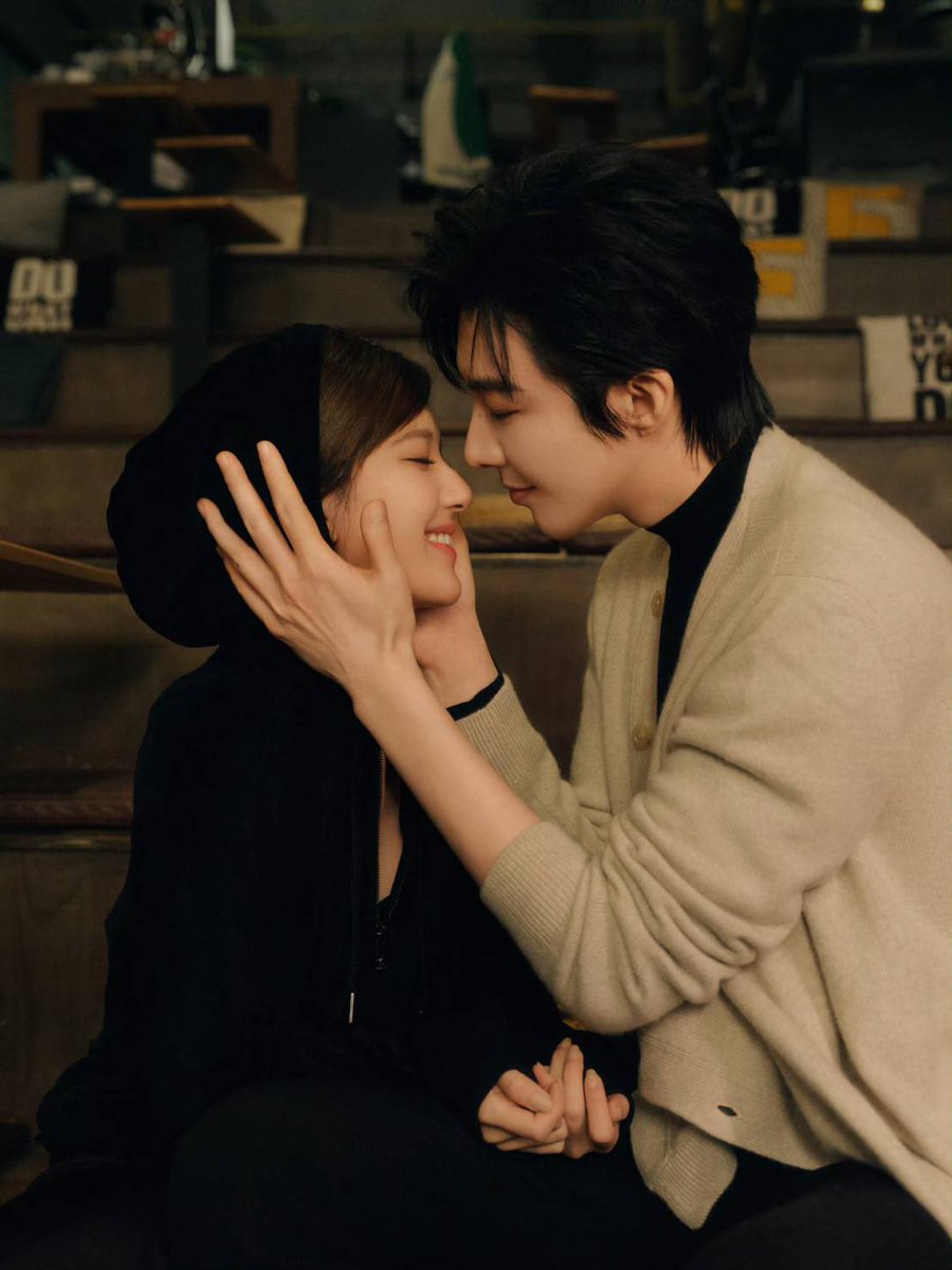 อร๊ากกกกก!!!ปล่อยกุขาดใจตายตรงนี้ไปเลยค่ะ มึ้งงงแรงมากเคมีแรงม๊ากกก🔥

#ม่านมุกม่านหยก 
#จ้าวลู่ซือ #หลิวอวี่หนิง
#เรื่องราวหญิงสาวอัญมณี
#TheStoryOfPearlGirl