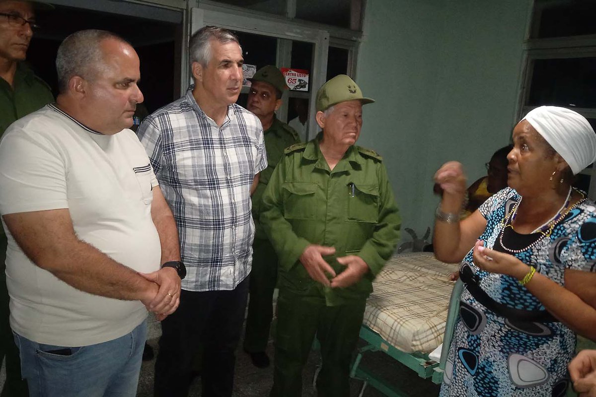 CMKXDigital's tweet photo. @JLBrocheLorenzo @EdMartDiaz @YudelkisOrtizB @YanetsyTerry @EdMartDiaz, Viceprimer Ministro,
@JLBrocheLorenzo, miembro del Sec. del CC #PCC, y el General de División Ramón Pardo Guerra, J´ del Estado Mayor Nacional @CubaCivil, recorrieron #ProvinciaGranma, para constatar daños ocasionados por los sismos que sacudieron este territorio https://t.co/NK4z7bjx44