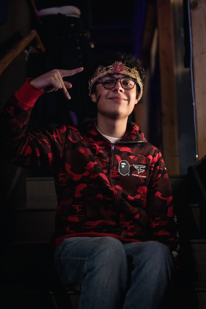 Sparg0ssb's tweet image. I have successfully defended the throne 👑

📸: @alonelychime