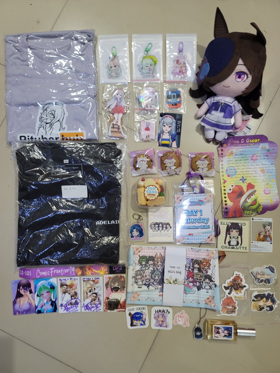 niveeetch's tweet image. Biar sama kayak lainnya, hasil looting CF19
Mantap pada barang PO an, freebies sama merch-merch yang kubeli
Entar juga satu2 ku posting nya

Thanks for @getahousemate @YoiChi_Bae udah berbagi suka duka 3 hari selama di Tangerang. Semoga kita bisa bertemu lagi di next CFXX