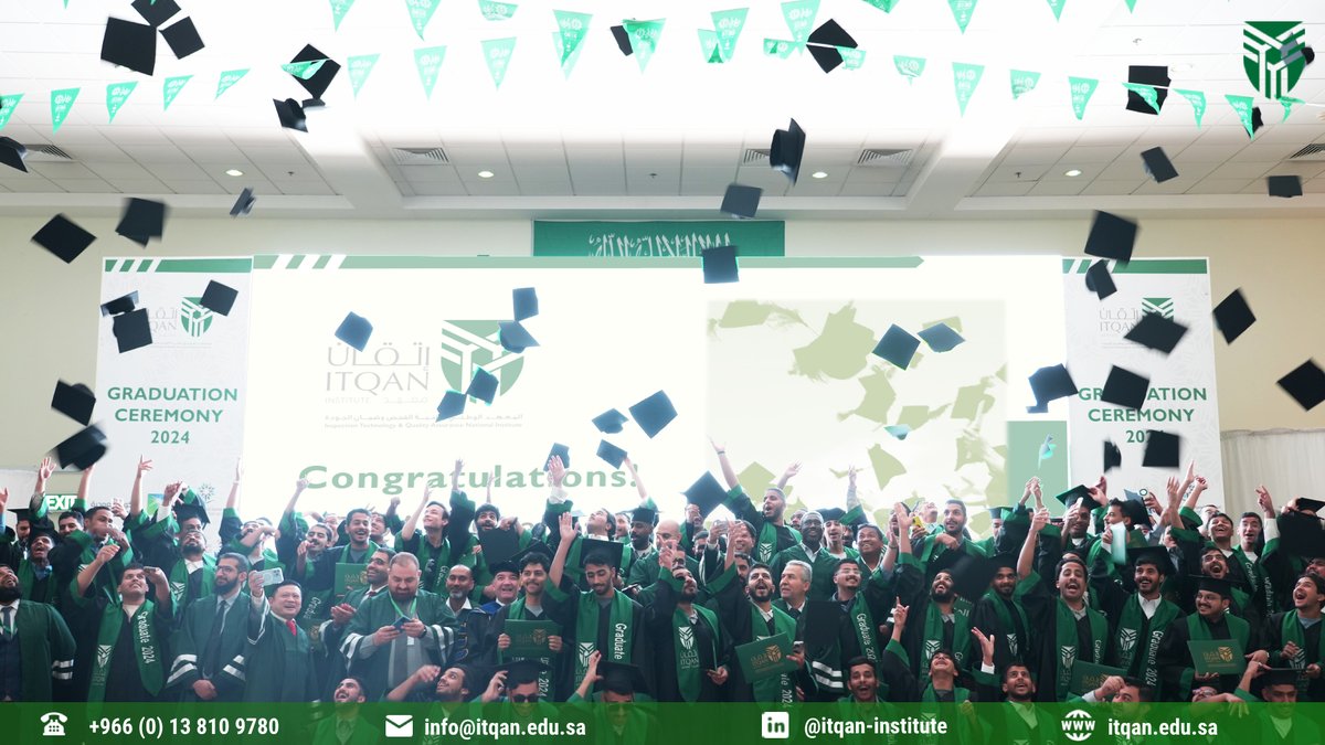 ITQANINSTITUTE's tweet photo. نظم المعهد الوطني لتقنية الفحص وضمان الجودة (إتقان) يوم الخميس 7 نوفمبر 2024م حفل تخريج ما يزيد عن 300 خريجاً في مجال الفحص الفني وذلك بحضور رئيس مجلس أمناء معهد إتقان الدكتور/ جميل بن جارالله البقعاوي ، النائب الأعلى للرئيس للتنمية الوطنية في شركة أرامكو السعودية واعضاء مجلس الامناء اضافة الى ممثلي المؤسسة العامة للتدريب التقني والمهني، شركة أرامكو السعودية، شركة كليات التميز، صندوق تنمية الموارد البشرية (هدف) ، مجلس إدارة كلية لنكولن العالمية في المملكة المتحدة والشركات الراعية للخريجين وأولياء الأمور. وقد القى الدكتور جميل البقعاوي خلال الحفل كلمة موجهة للخرجين متمنيًا لهم التوفيق في حياتهم العلمية والعملية وأن يسهموا في بناء الوطن وازدهاره وتقدمه. وهنأ المدير الإداري للمعهد الأستاذ / طارق العامر في كلمته كذلك الخريجين بمناسبة تخرجهم وحصولهم على درجة الدبلوم في الفحص الفني وحثهم على أهمية مواصلة التفاني والعمل الجاد في مسيرتهم المهنية المقبلة.. وختم الحفل بتكريم الشركاء الإستراتيجيين والشركات الراعية للخريجين لدورهم الفعال في تأهيل المتدربين لسوق العمل ودعم السعودة في مجال الفحص الصناعي.
